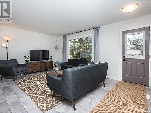 3rd image of 1766 E Hts