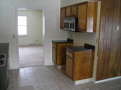 3rd image of 2208 Oak Park Dr