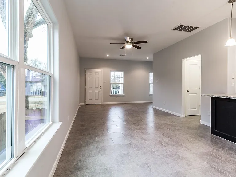 710 Barkley St #B — Photo 6