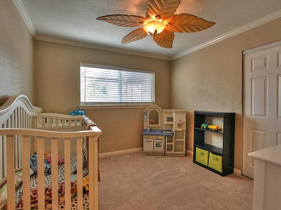 4th image of 185 Campoli Dr