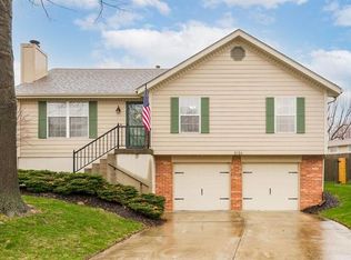 2124 Calumet Dr, Independence, MO 64057