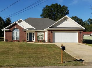 1804 Holmes St, Tupelo, MS 38801