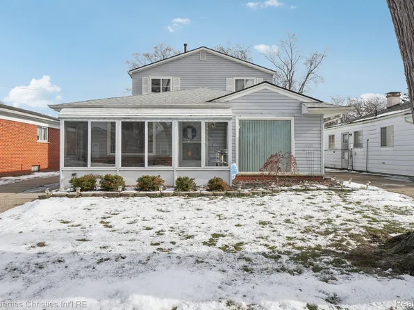 20034 Deering St, Livonia, MI 48152