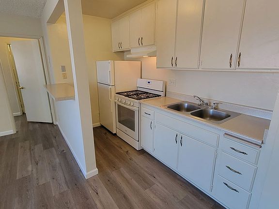 5th image of 18429 Prairie St APT 16