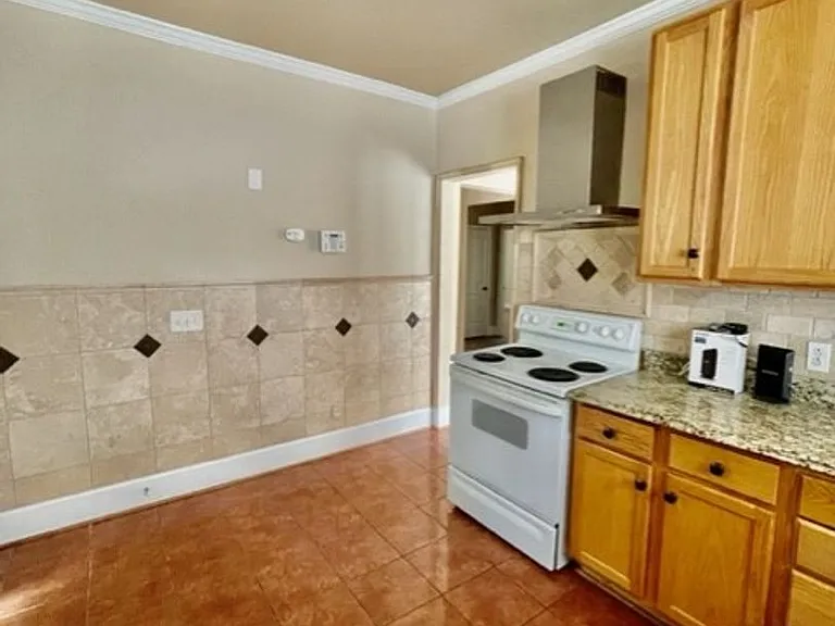 401 Wesley Heights Way — Photo 6