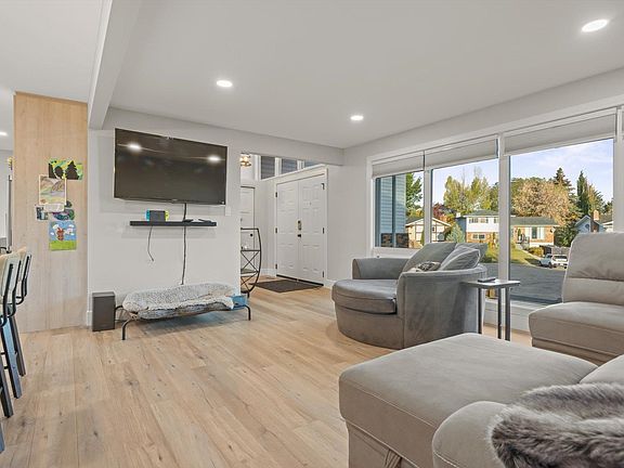 4th image of 313 Greystone Pl