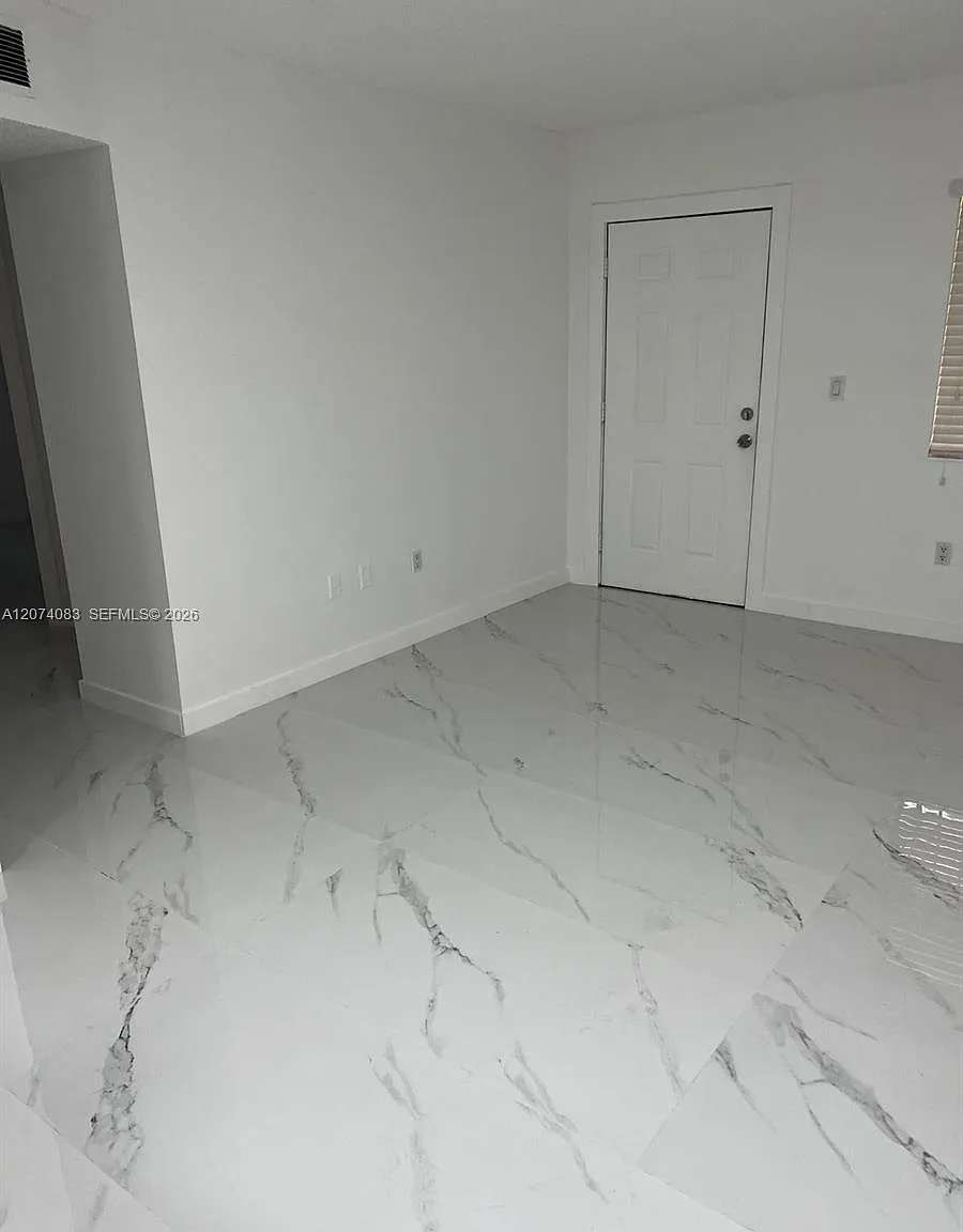 Alameda Tower 6 Condo — Photo 1