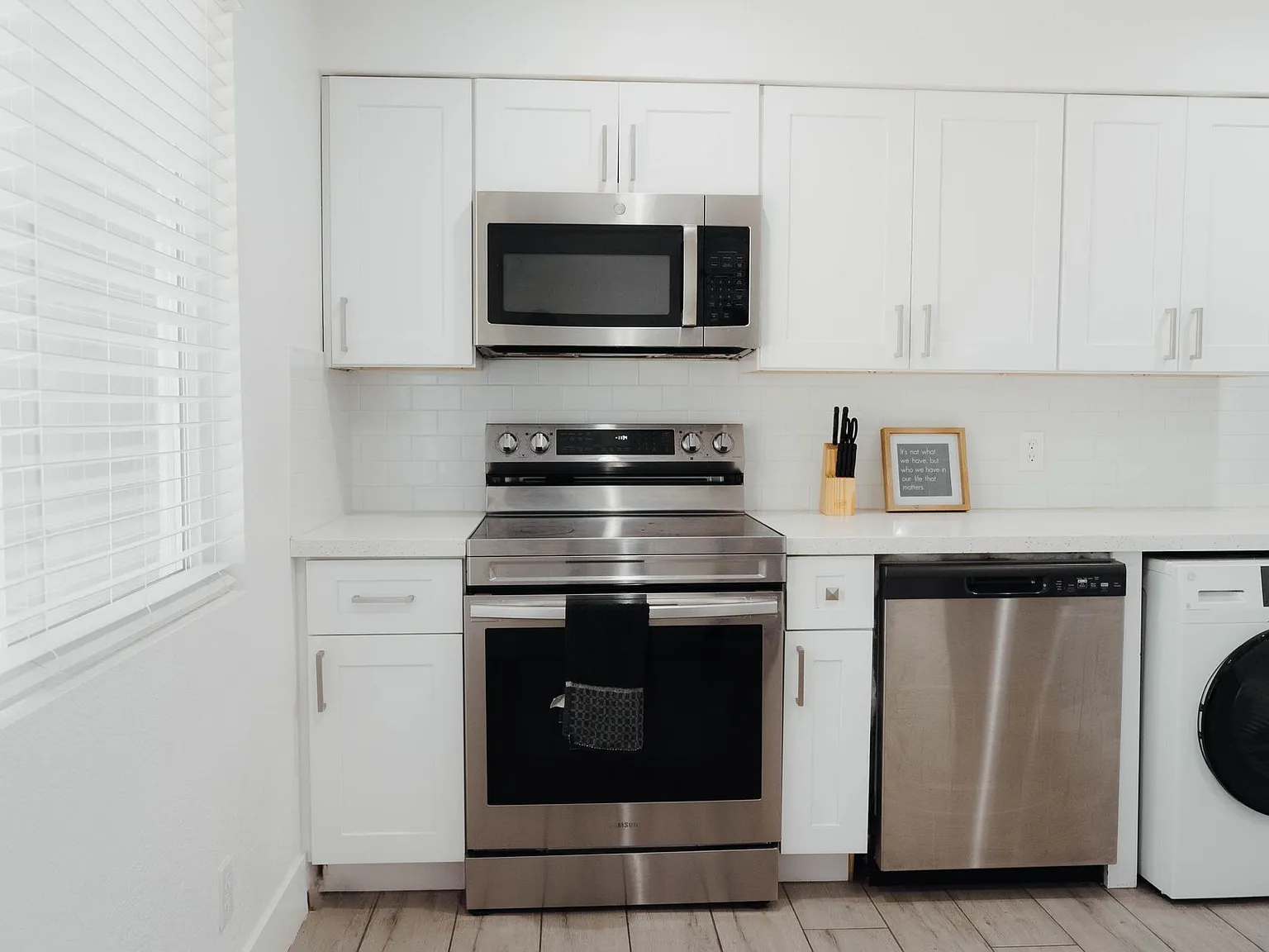 Boho On 31st- Fully Furnished Unit — Photo 4