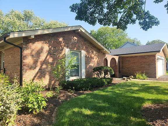 3rd image of 429 Anjou Dr