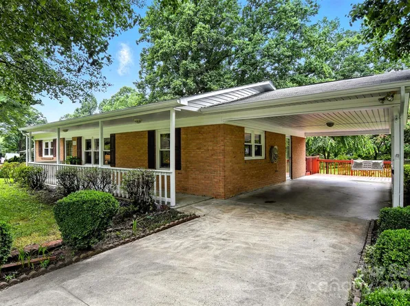 2911 Spencer St, Lenoir, NC 28645