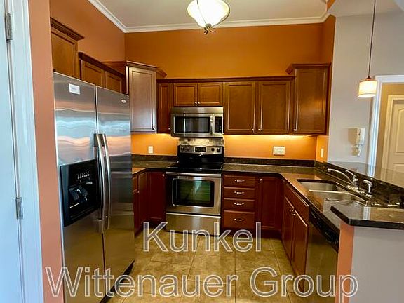 4th image of 409 W Washington St APT D