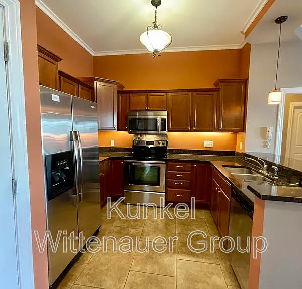 409 W Washington St #D — Photo 4