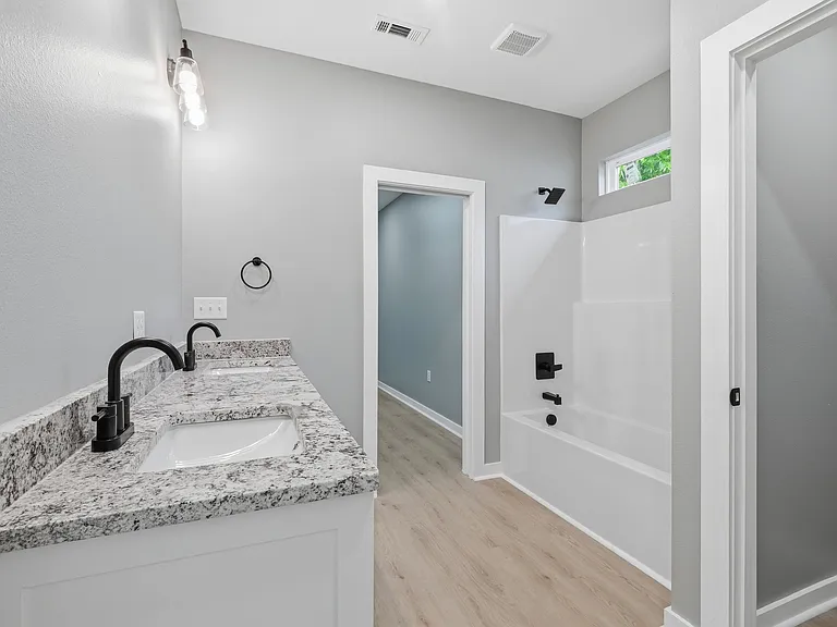 717 Burton St — Photo 11