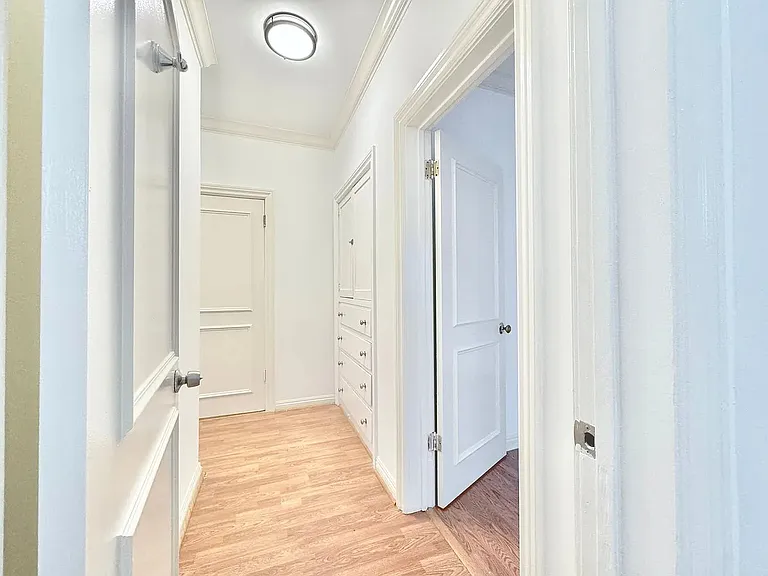 Reeves Apartments — Photo 13