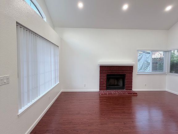4th image of 648 Costigan Cir