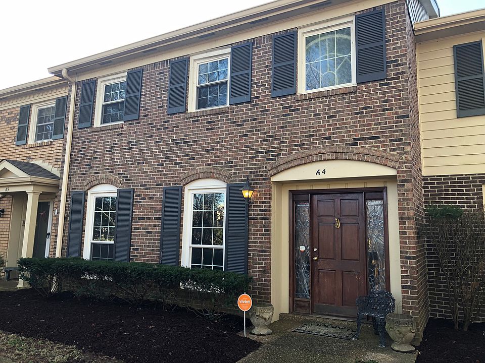 Large 3Bedroom 2 1/2Bth 