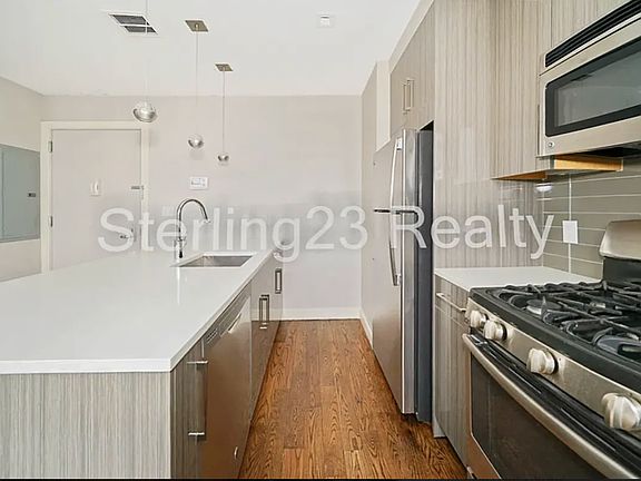 3rd image of 2718 Hoyt Ave S APT 3B