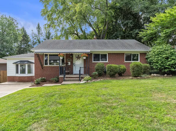 217 W McKay St, Saline, MI 48176