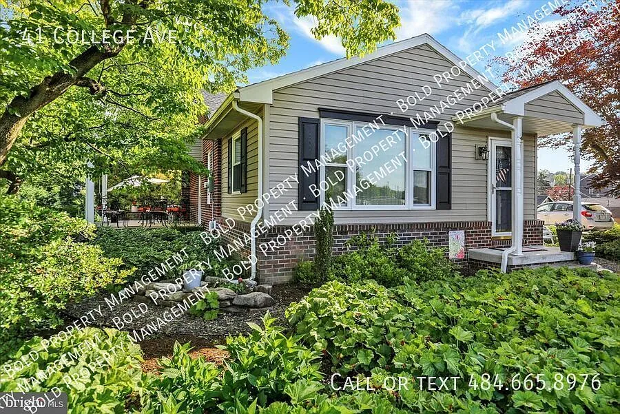 Charming 3-Bed, 2-Bath Home in Wernersville — Photo 3