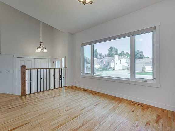 5th image of 129 Duncan Cres