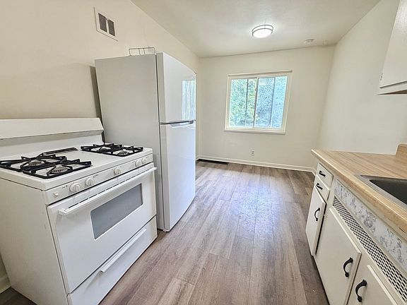 5th image of 2616 Newport Ave APT 7