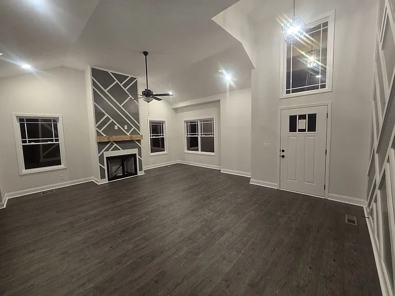 509 N Halifax Ct — Photo 3