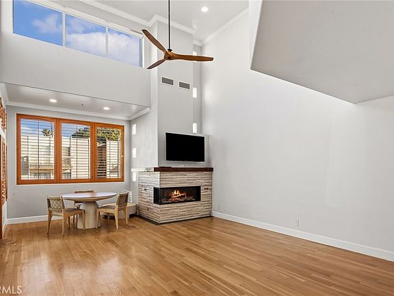 5th image of 716 Manhattan Beach Blvd