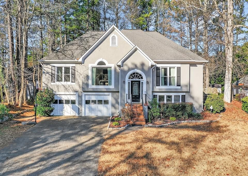 1st image of 155 Clubhouse Dr NW