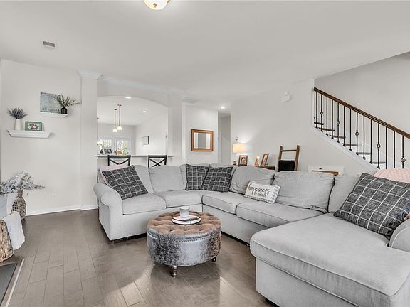 5th image of 1017 Waterside Dr