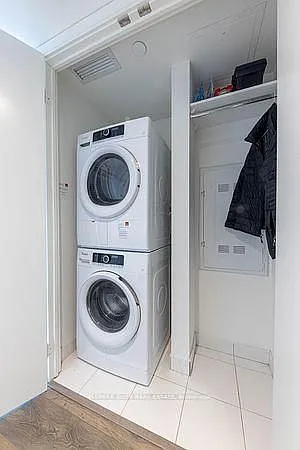 89 McGill St #806 — Photo 1