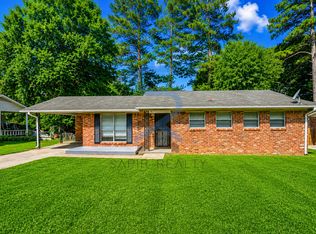 6067 Ledgewood Dr, Forest Park, GA 30297