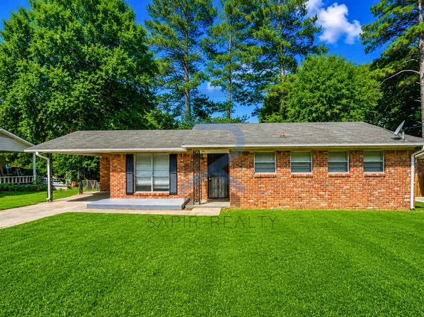 6067 Ledgewood Dr, Forest Park, GA 30297