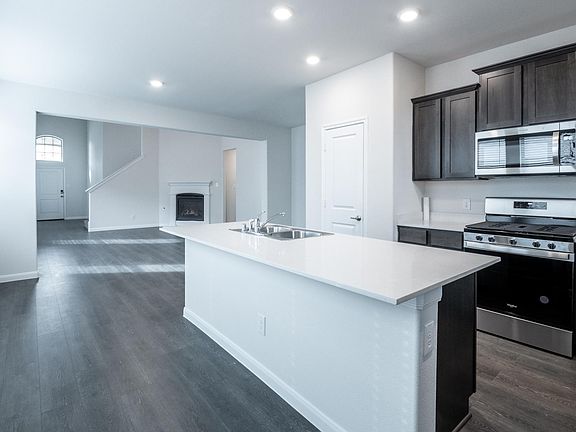 3rd image of 3951 Oak Creek Cir