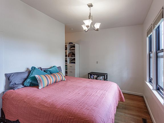 3rd image of 321 W Crosby St