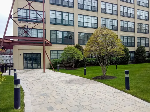 21 Illinois St APT 202, Worcester, MA 01610