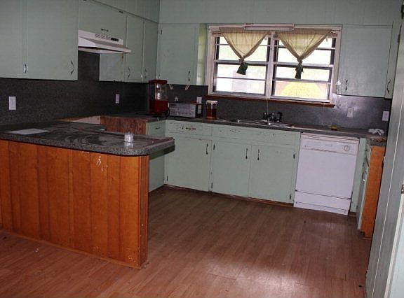 4th image of 3416 Maple Dr