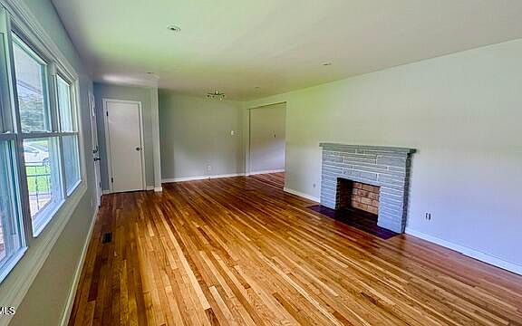 4th image of 409 Colonial Heights Rd