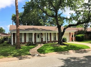 7 Maple Ln, Galveston, TX 77551
