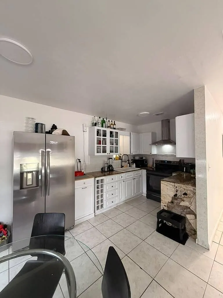 2 bed, 1.0 bath, 1000 sqft, $2,300 — Photo 3