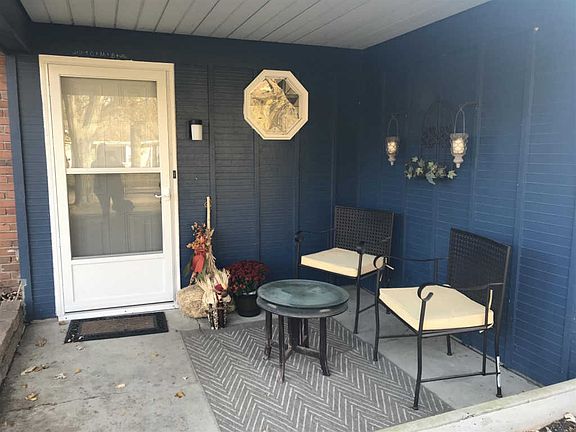 3rd image of 6816 Lake Valley Ct