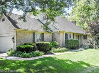 4532 Golf View Dr, Brighton, MI 48116