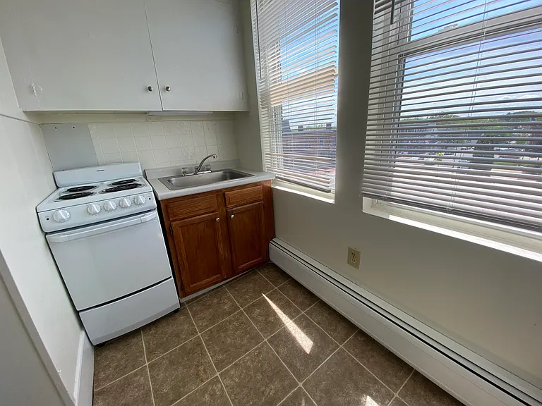 15 W Broadway St #M — Photo 8