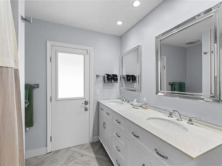 2467 Pine Woods Cir #3 — Photo 32