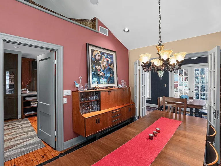 221 Park Ln — Photo 10