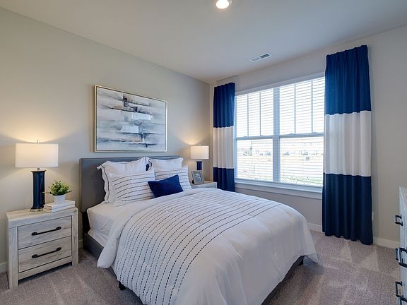 3rd image of 325 Lacewing Ln