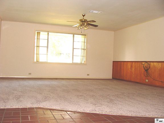 3rd image of 300 Pecan Dr