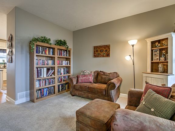 5th image of 202 Itan Dr