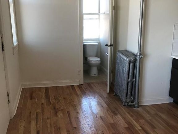 2nd image of 730 W Cornelia Ave APT 307