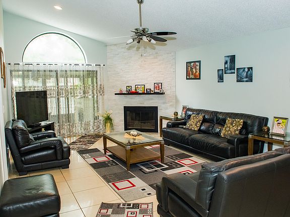 5th image of 2882 Lantana Lakes Dr W