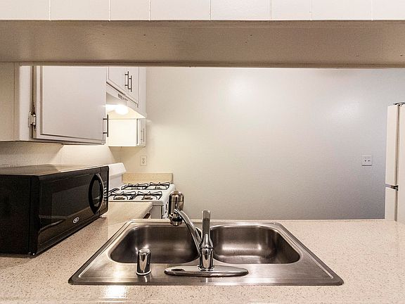 3rd image of 10827 Morrison St APT 106